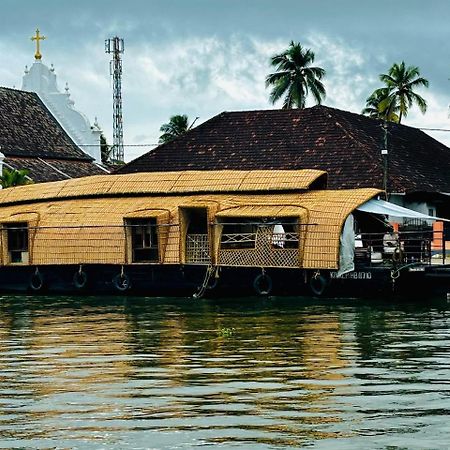 فندق مارفيل كروز Alappuzha المظهر الخارجي الصورة