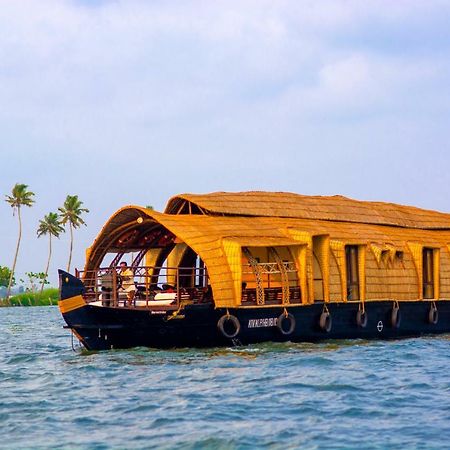 فندق مارفيل كروز Alappuzha المظهر الخارجي الصورة