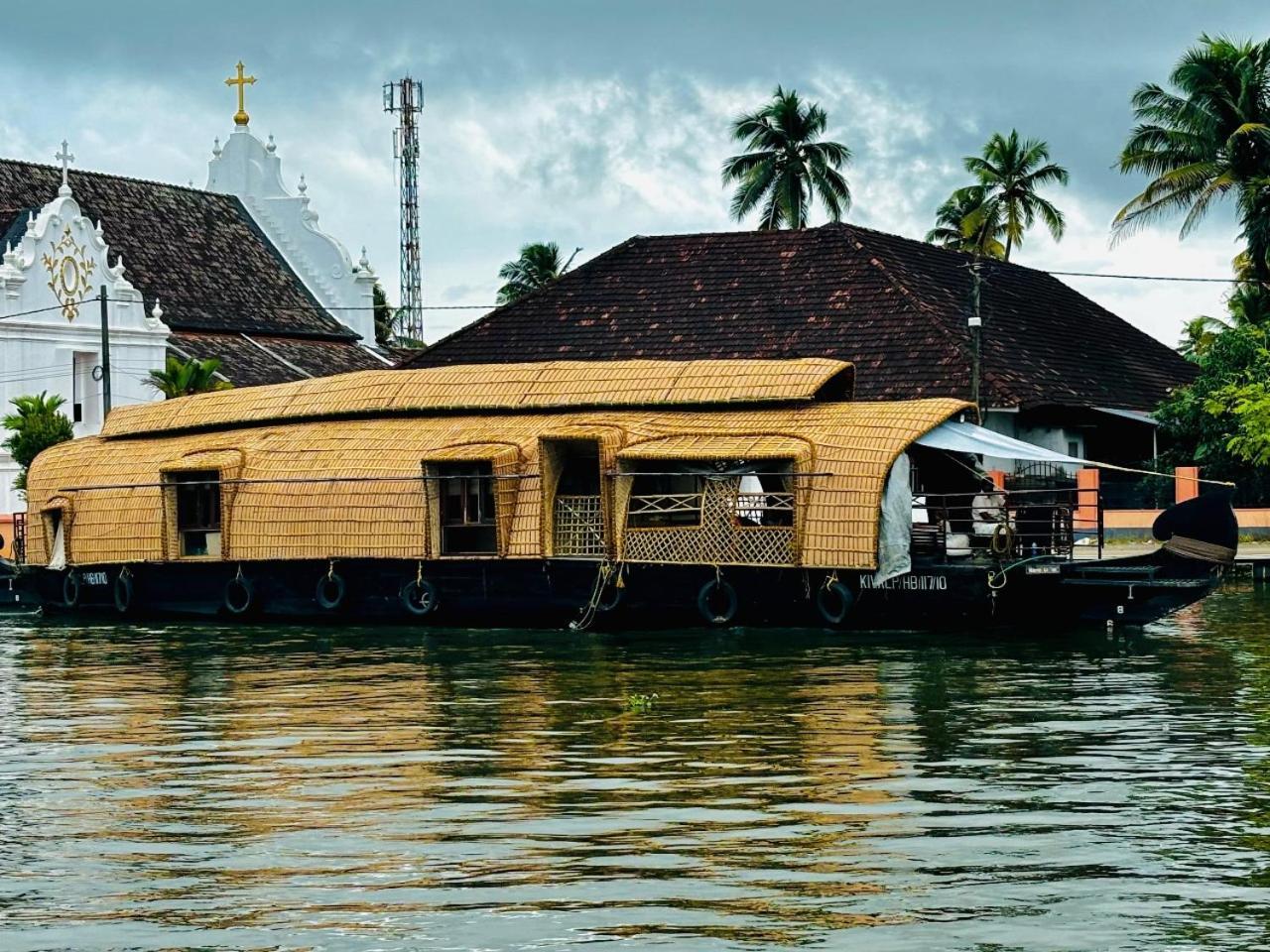 فندق مارفيل كروز Alappuzha المظهر الخارجي الصورة