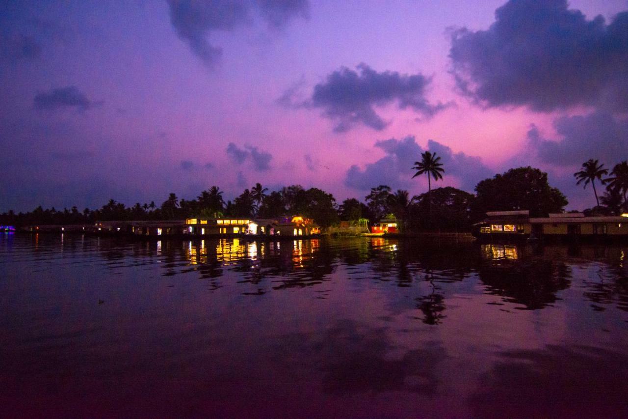 فندق مارفيل كروز Alappuzha المظهر الخارجي الصورة