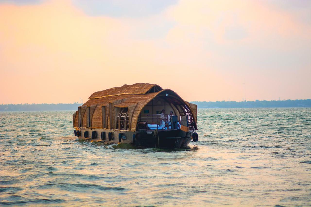 فندق مارفيل كروز Alappuzha المظهر الخارجي الصورة