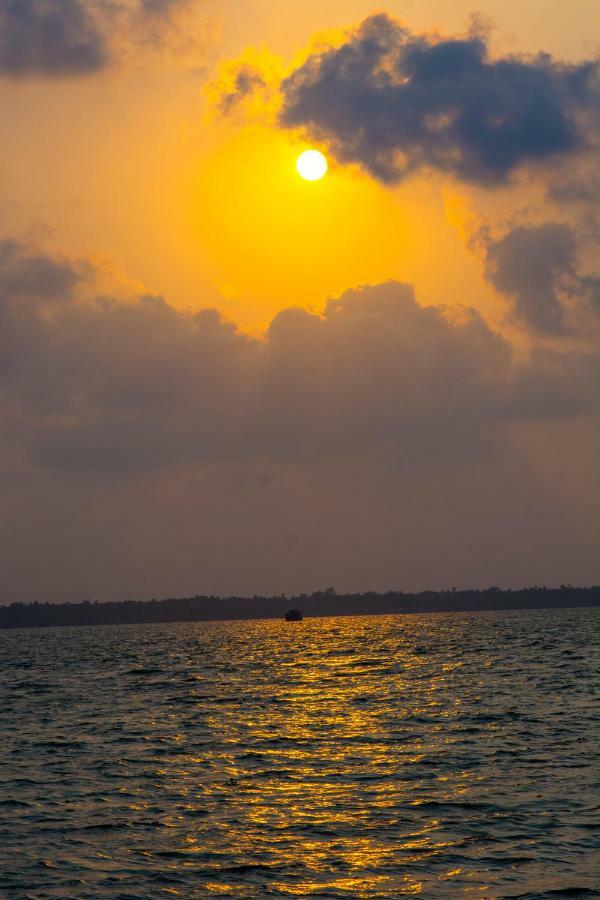 فندق مارفيل كروز Alappuzha المظهر الخارجي الصورة