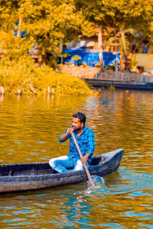 فندق مارفيل كروز Alappuzha المظهر الخارجي الصورة