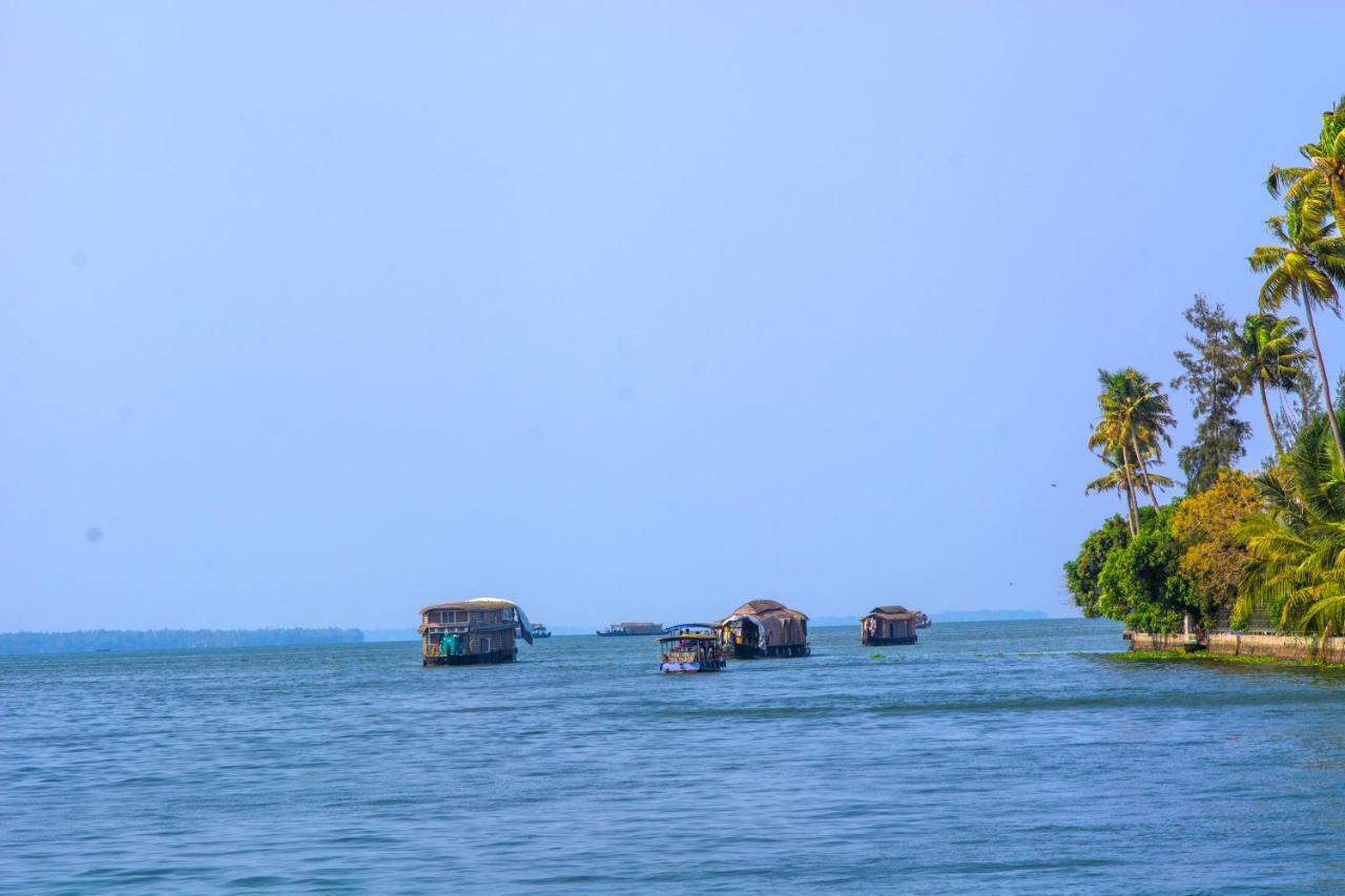 فندق مارفيل كروز Alappuzha المظهر الخارجي الصورة