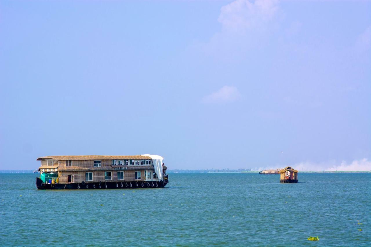 فندق مارفيل كروز Alappuzha المظهر الخارجي الصورة