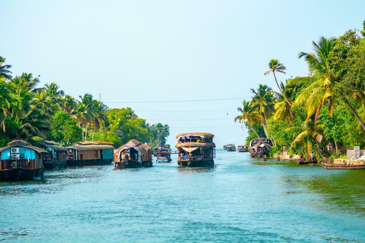 فندق مارفيل كروز Alappuzha المظهر الخارجي الصورة