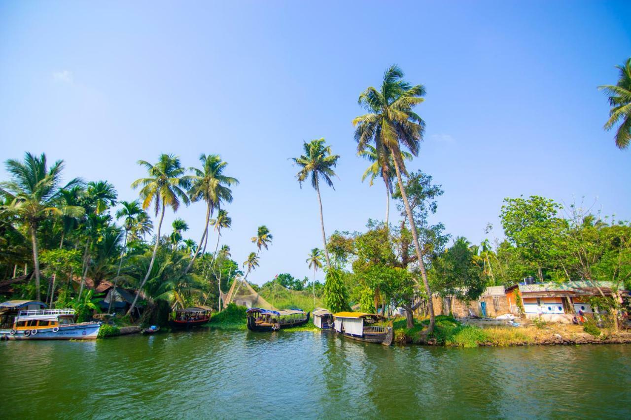 فندق مارفيل كروز Alappuzha المظهر الخارجي الصورة