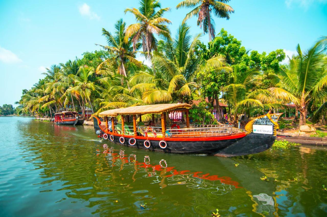 فندق مارفيل كروز Alappuzha المظهر الخارجي الصورة